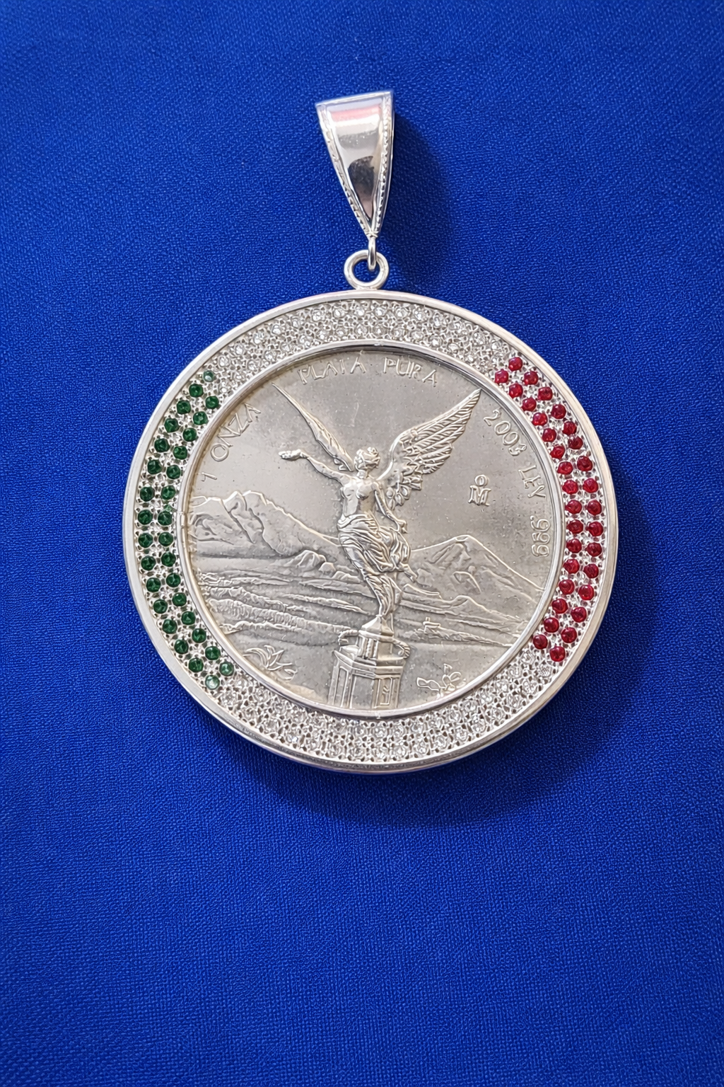 Dije Onza Libertad Plata .999 con Bisel Tricolor Zirconia