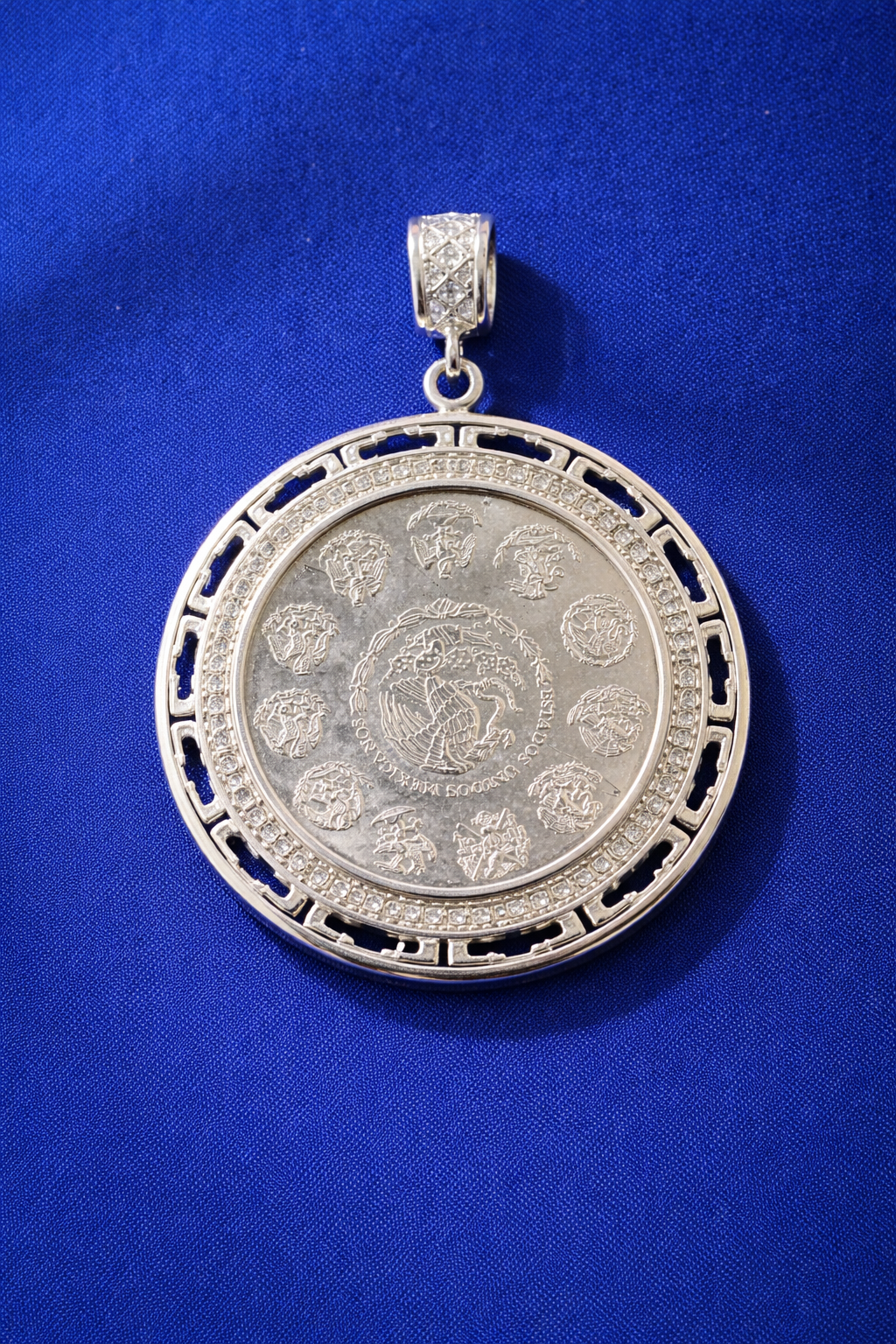 Dije Onza Libertad Plata .999 con Bisel Calado