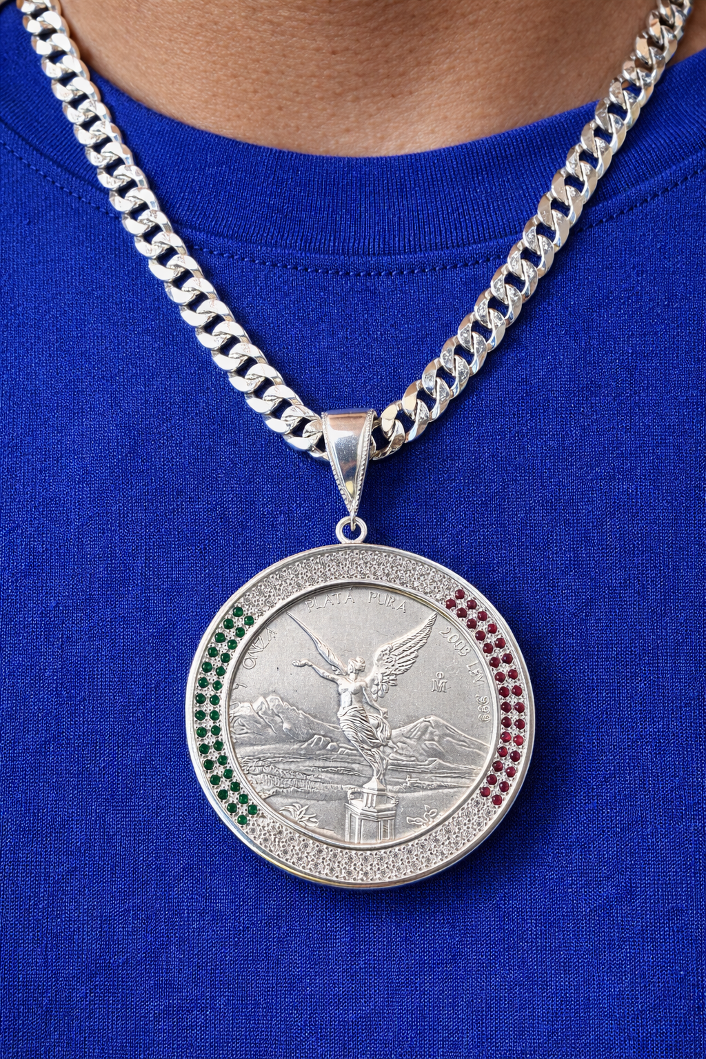 Dije Onza Libertad Plata .999 con Bisel Tricolor Zirconia
