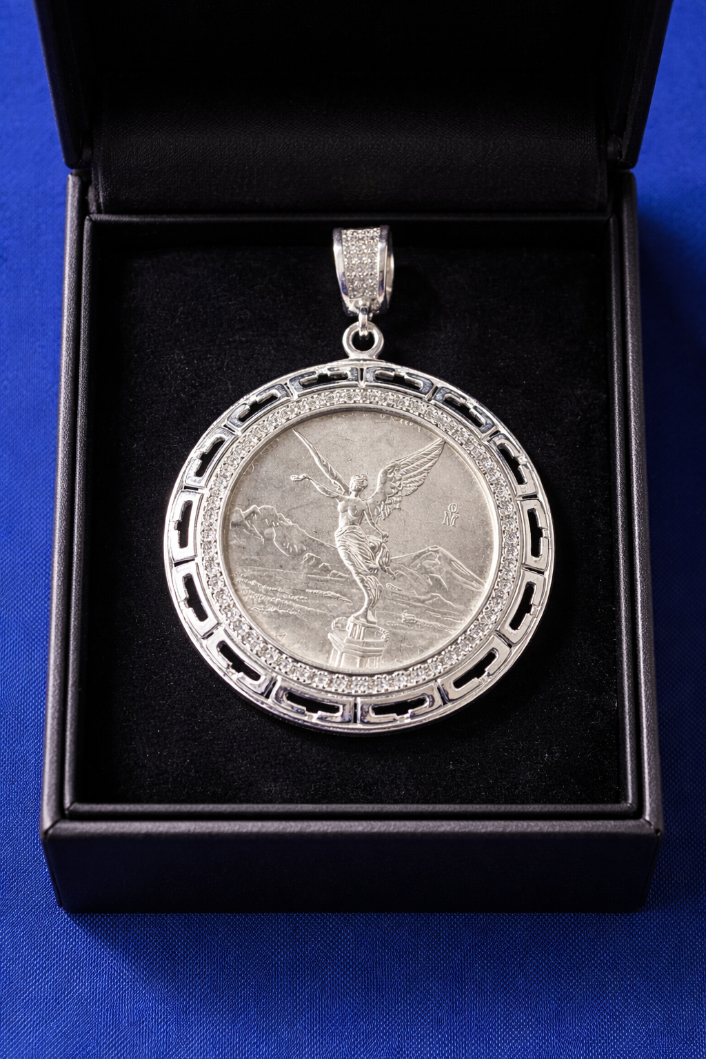Dije Onza Libertad Plata .999 con Bisel Calado