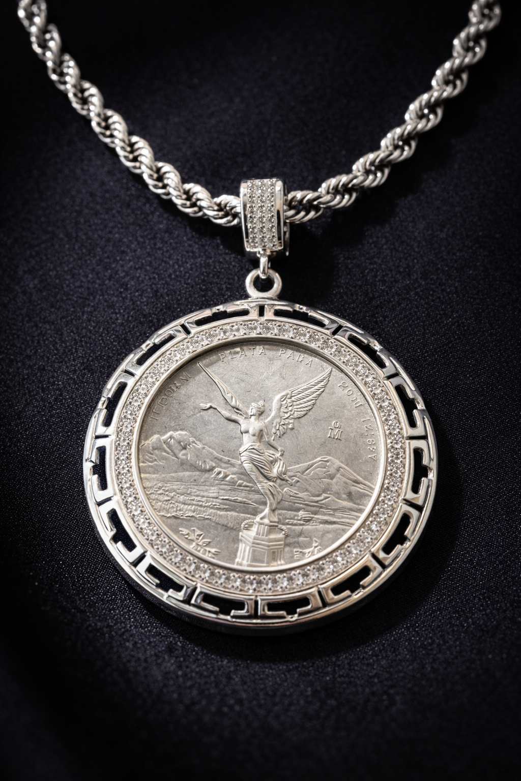 Dije Onza Libertad Plata .999 con Bisel Calado